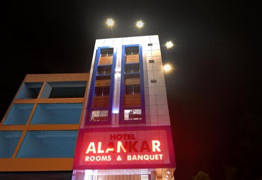 Treebo Alankar Hoshangabad RoadHotel Overview