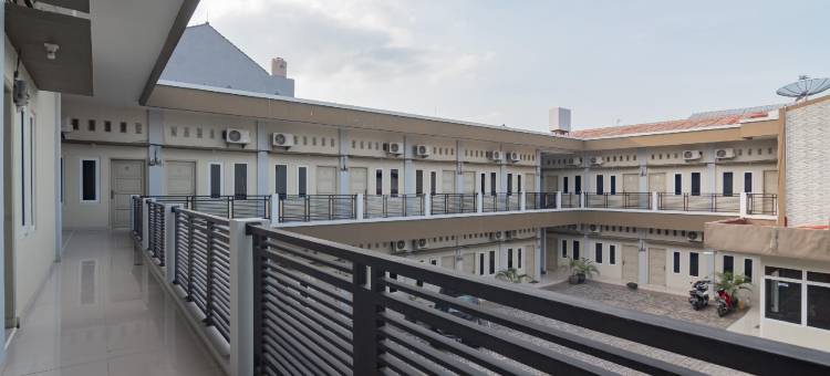 红多兹伊斯兰普拉斯酒店-特帕雷夫井里汶3号(RedDoorz Plus Syariah @ Tuparev Cirebon 3)图片