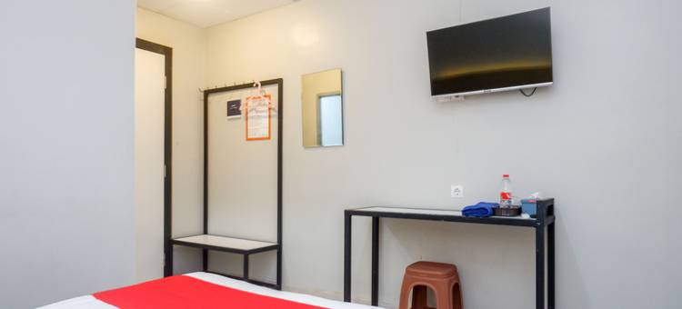 红多兹酒店-近巴唐站(RedDoorz Near Stasiun Batang)图片