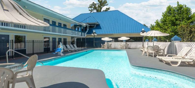 萨凡纳机场戴斯酒店(Days Inn by Wyndham Savannah Airport)图片