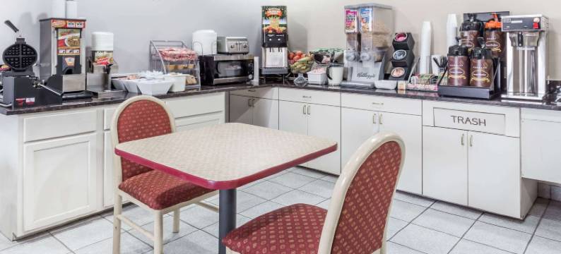 蒙德莱因-利伯蒂维尔地区速8酒店(Super 8 by Wyndham Mundelein/Libertyville Area)图片