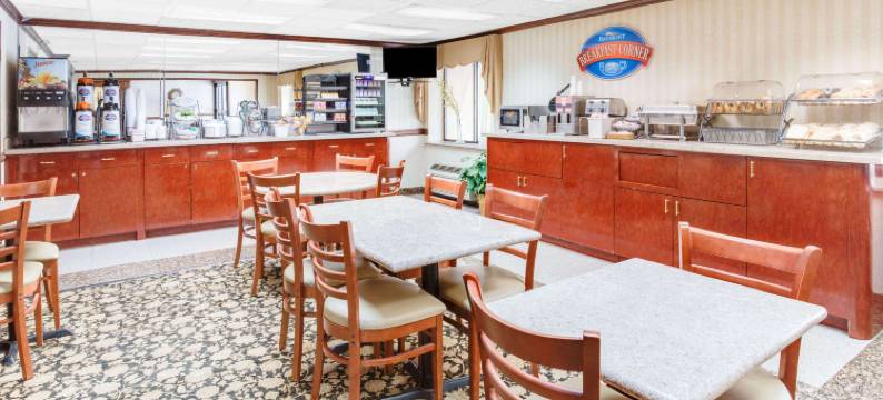 西卡拉马祖温德姆呗盟酒店(Baymont by Wyndham Kalamazoo West)图片