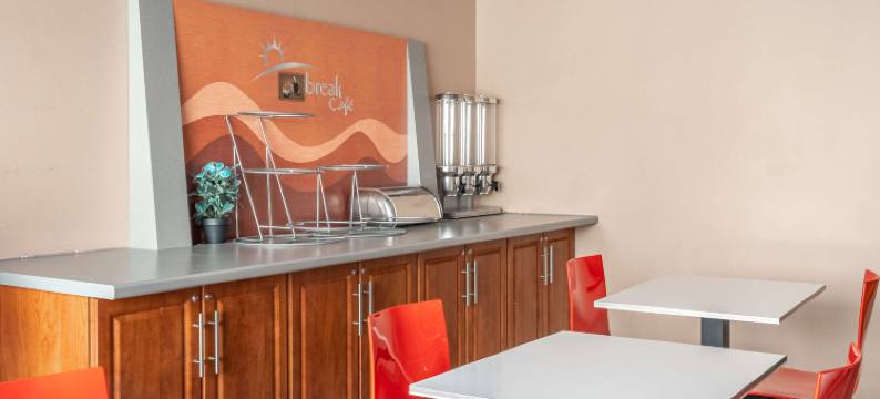 诺斯贝骑士酒店(Knights Inn North Bay)图片