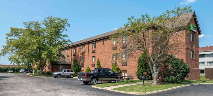 美茵斯坦套房酒店印第安纳波利斯西北 - 学院公园(MainStay Suites Indianapolis Northwest - College Parks)图片