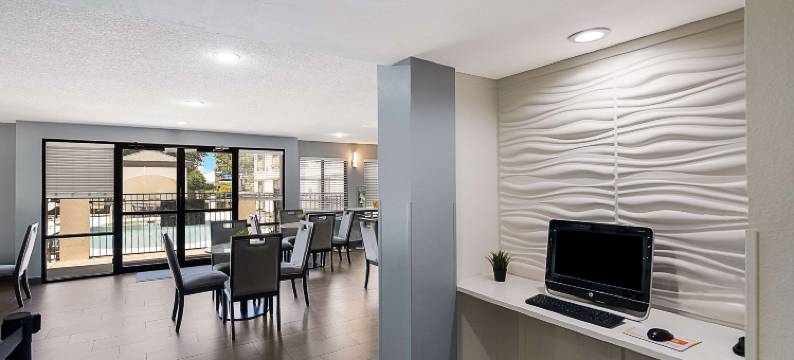 品质酒店及套房-欧文DFW机场南(Quality Inn & Suites DFW Airport South)图片