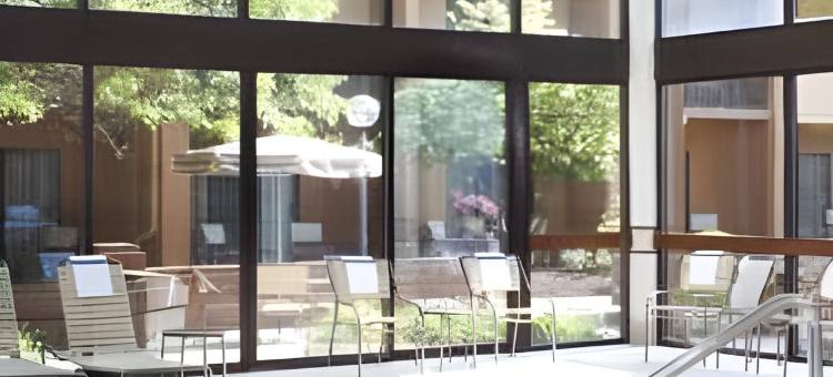 底特律-迪尔伯恩万怡酒店(Courtyard Detroit Dearborn)图片