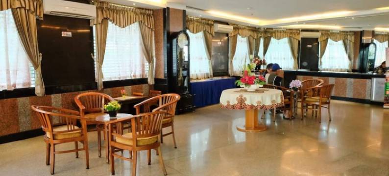 哈克马加达广场酒店(Plaza Hotel Harco Mangga Dua)图片