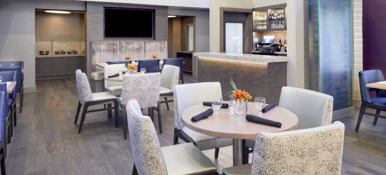 亚特兰大阿尔普哈雷塔希尔顿逸林酒店(DoubleTree by Hilton Hotel Atlanta-Alpharetta)图片