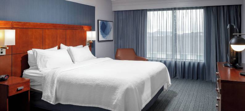 长岛麦克阿瑟机场万怡酒店(Courtyard Long Island MacArthur Airport)图片