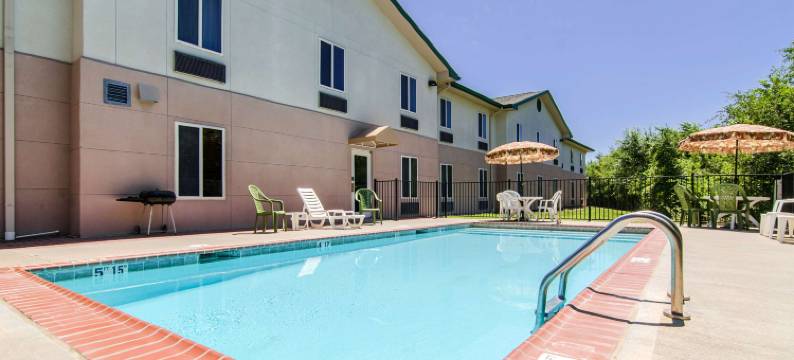 近赖利堡-章克申城品质酒店(Quality Inn Junction City Near Fort Riley)图片