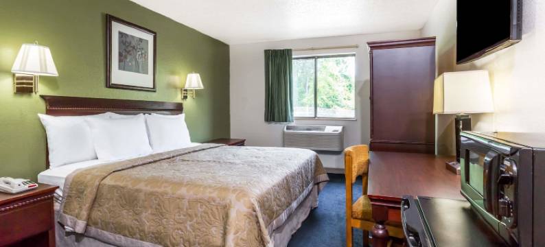 汉普顿速8酒店(Super 8 by Wyndham Hampton)图片