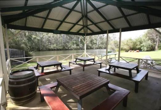 Riverview Tourist Park Hotel Overview