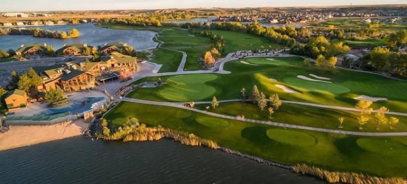 新！适合家庭的住宅，配有台球桌，特大号床(New! Family-Friendly Home with Pool Table, King Beds)图片