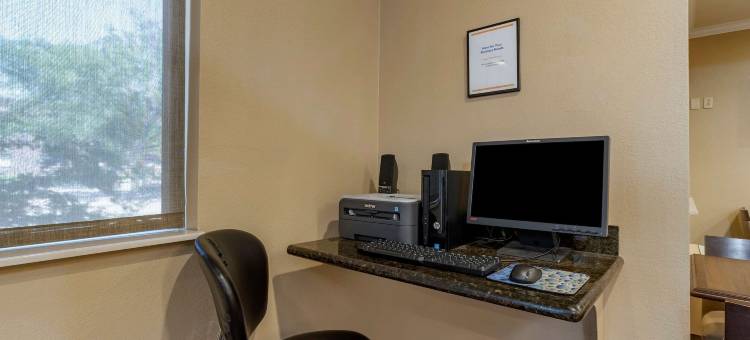 滑铁卢-雪松瀑布舒适套房酒店(Comfort Inn & Suites Waterloo - Cedar Falls)图片