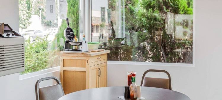 奥玛克 - 奥卡诺根罗德威套房汽车旅馆(Rodeway Inn & Suites Omak - Okanogan)图片