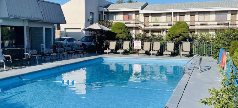 尼亚加拉乡间套房酒店(Niagara Lodge & Suites)图片