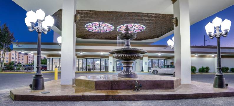 梅塔里新奥尔良机场华美达酒店(Ramada by Wyndham Metairie New Orleans Airport)图片