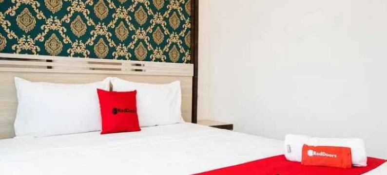 红多兹Plus酒店@棉兰卡塔姆索森特里姆(RedDoorz Plus @ Centrium Katamso Medan)图片