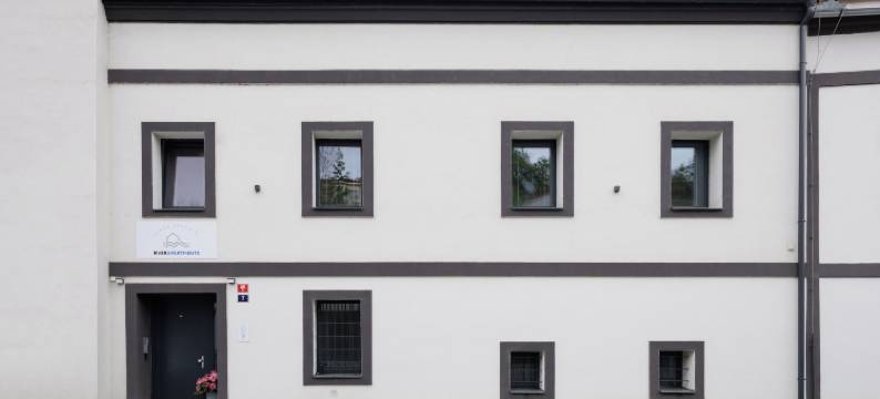 河畔公寓(River Apartments)图片