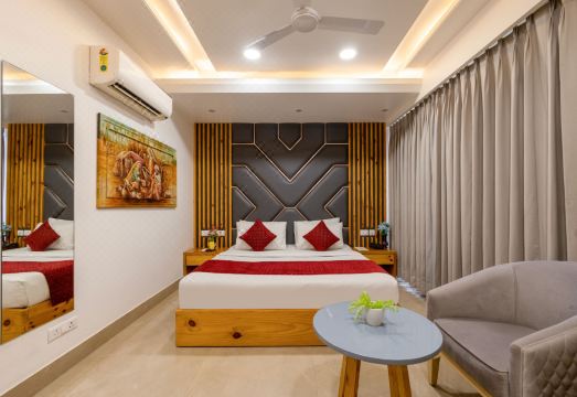 RR Residency Hotel Overview