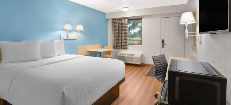 Travelodge by Wyndham Madison Heights MI图片