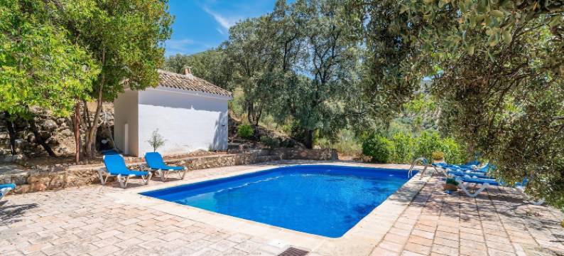 Farmhouse in Andalusia near Tiñosa Peak图片