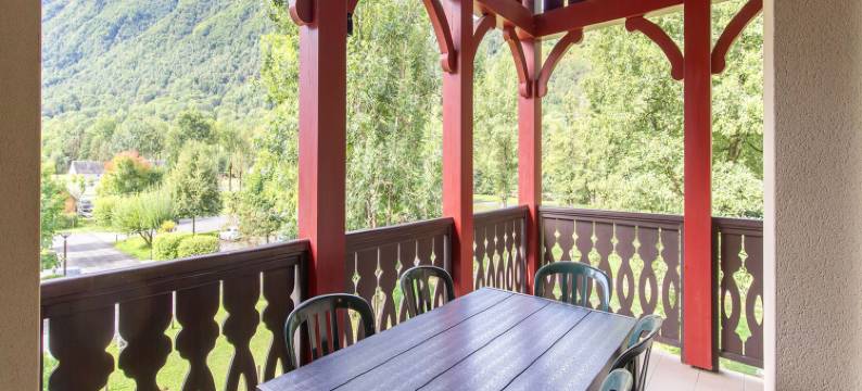 Duplex apartment with mountain views图片