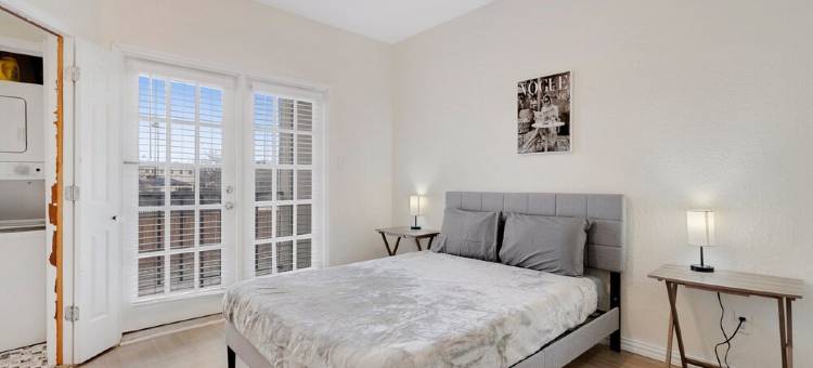 Cozy 1-bedroom condo with AC, fitness room, high speed WiFi in amazing Dallas图片