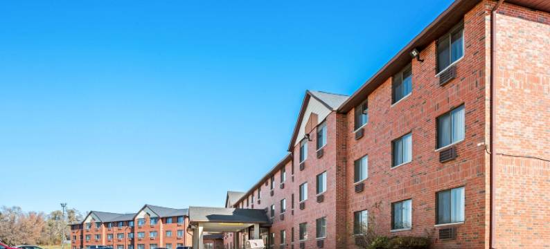 德梅因机场戴斯套房酒店(Days Inn & Suites by Wyndham des Moines Airport)图片