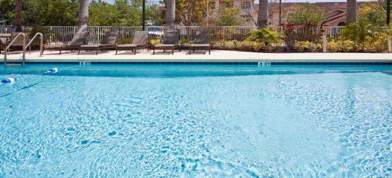 Holiday Inn Express 西棕榈湾泳滩地铁中心(Holiday Inn Express WEST PALM BEACH METROCENTRE by IHG)图片