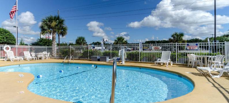 杰克森维尔勒琼营地附近罗德威套房酒店(Rodeway Inn & Suites Jacksonville Near Camp Lejeune)图片