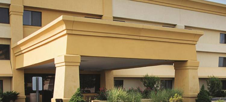 奥本伍斯特拉昆塔温德姆酒店(La Quinta Inn by Wyndham Auburn Worcester)图片