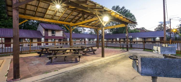 斯塔克维尔红顶酒店-大学(Red Roof Inn Starkville - University)图片