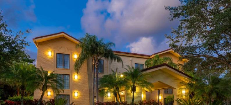 迪尔菲尔德海滩东-博卡拉顿拉昆塔温德姆酒店(La Quinta East Deerfield Beach - Boca Raton)图片