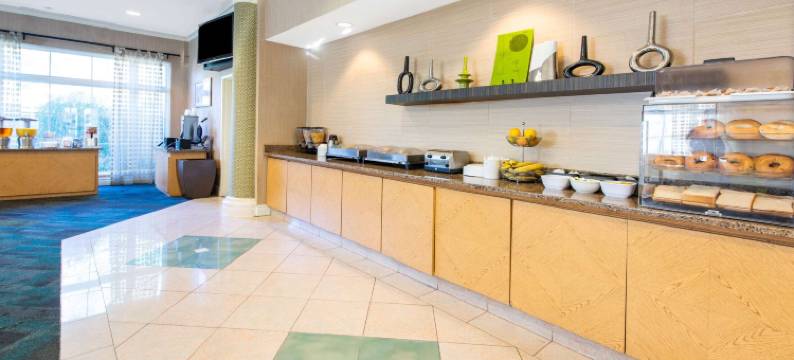 坦帕布兰登摄政公园拉昆塔温德姆套房酒店(La Quinta Inn & Suites by Wyndham Tampa Brandon Regency Park)图片