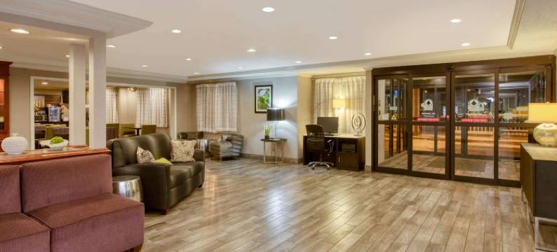 克利夫兰马其顿拉昆塔温德姆套房酒店(La Quinta Inn & Suites by Wyndham Cleveland Macedonia)图片