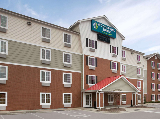 罗里东北维克弗斯特伍德斯普林套房酒店