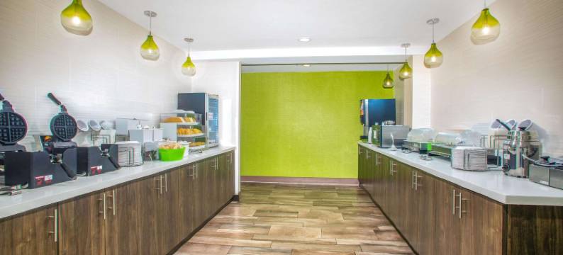 圣路易斯黑兹尔伍德机场北拉昆塔温德姆酒店(La Quinta Inn by Wyndham St. Louis Hazelwood - Airport North)图片