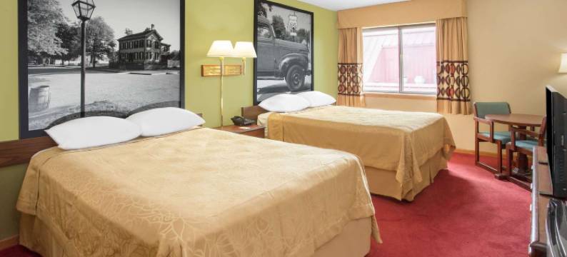 诺尔玛布卢明顿温德姆速8酒店(Super 8 by Wyndham Normal Bloomington)图片