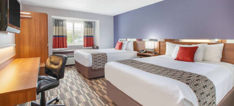 匹兹堡机场麦客达套房酒店(Microtel Inn & Suites by Wyndham Pittsburgh Airport)图片