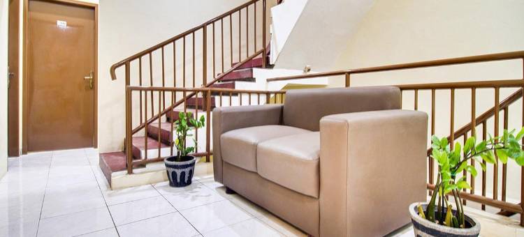 OYO2354三点公寓(RedDoorz Near BG Junction Surabaya)图片