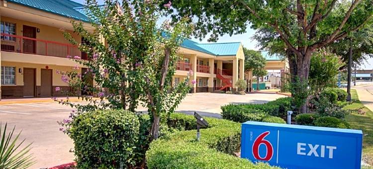 阿林顿6号汽车旅馆(Motel 6 Arlington, TX)图片