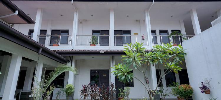 RedDoorz @ Avros Guest House Medan图片