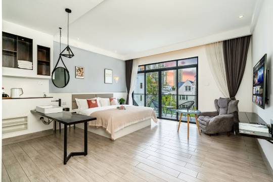 捌月美宿银滩之约蒂芙尼湛蓝泳池度假Villa北海侨港银滩旅游度假区店酒店(广东路分店)