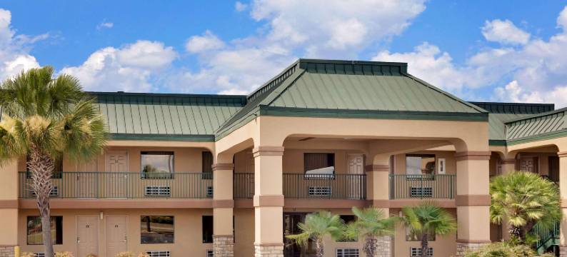 拜伦-南梅肯速8酒店(Super 8 by Wyndham Byron/South Macon)图片