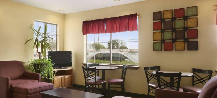 大草原城温德姆豪生酒店-近孤星公园(Howard Johnson by Wyndham Grand Prairie Near Lone Star Park)图片