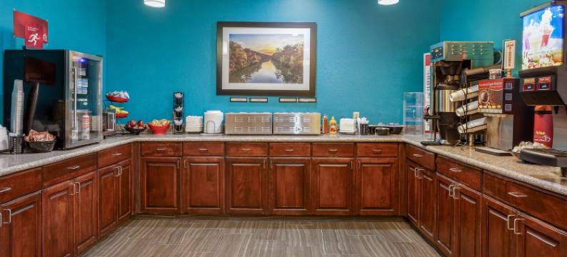 斯普林菲尔德机场贝斯特韦斯特优质酒店(Best Western Plus Springfield Airport Inn)图片