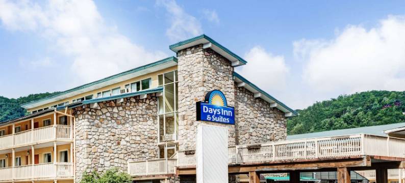 加特林堡市中心林荫道戴斯套房酒店(Days Inn & Suites by Wyndham Downtown Gatlinburg Parkway)图片