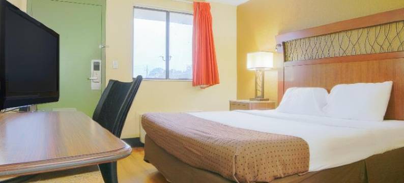 OYO 莫比尔酒店 - 阿拉巴马 I-65 机场大道(OYO Hotel Mobile, Al I-65 at Airport Blvd)图片