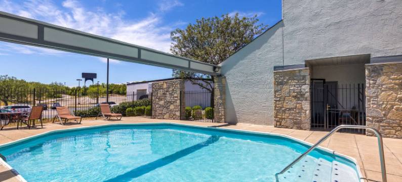 米切尔堡辛辛那提地区温德姆速8酒店(Super 8 by Wyndham Fort Mitchell Cincinnati Area)图片